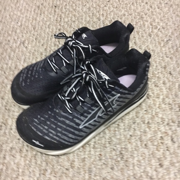 Altra Shoes - Altra Torin zero-drop running shoes. Worn once